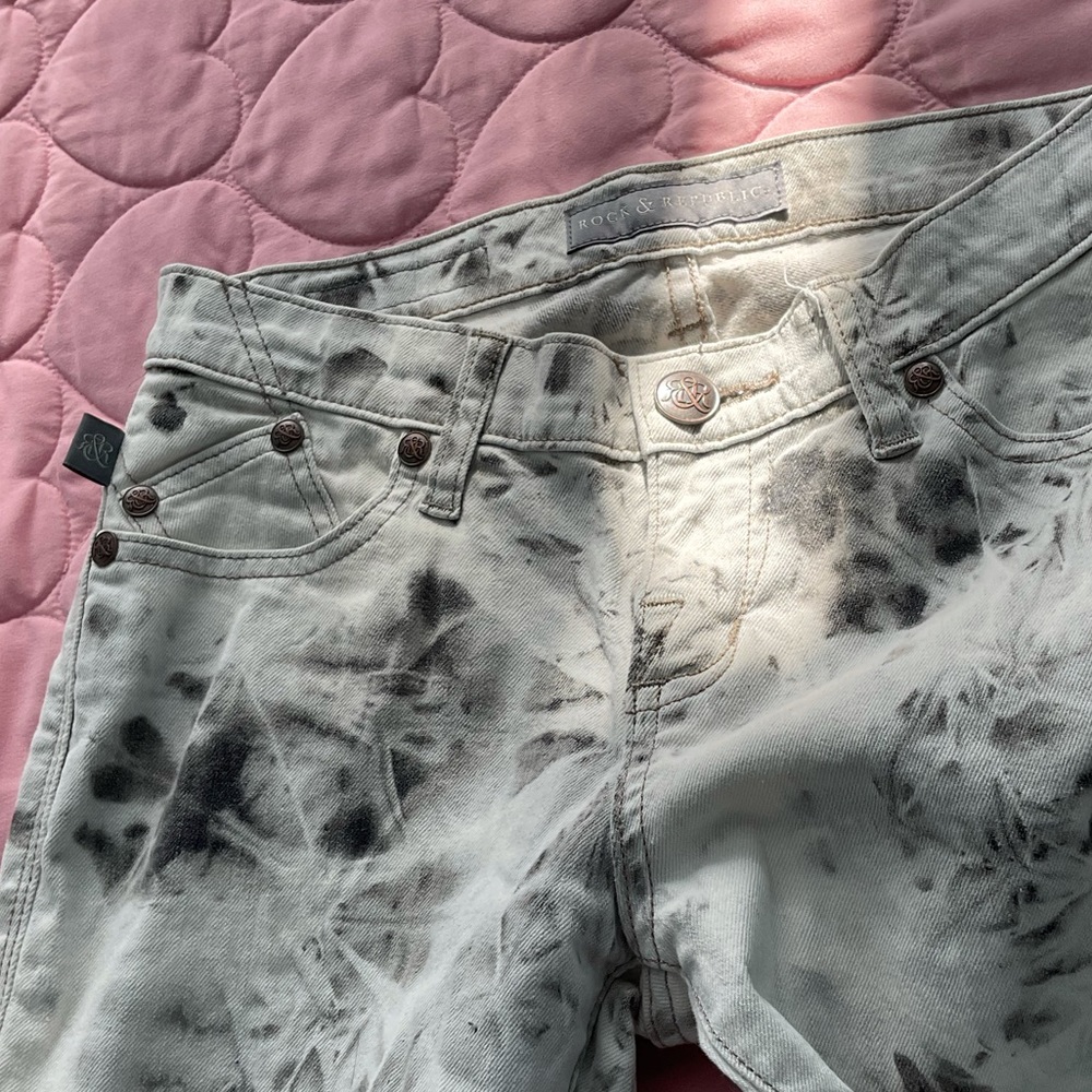 💸Rock & Republic Gray and Silver Jeans🤍 😍🎸 Size 4 NWOT